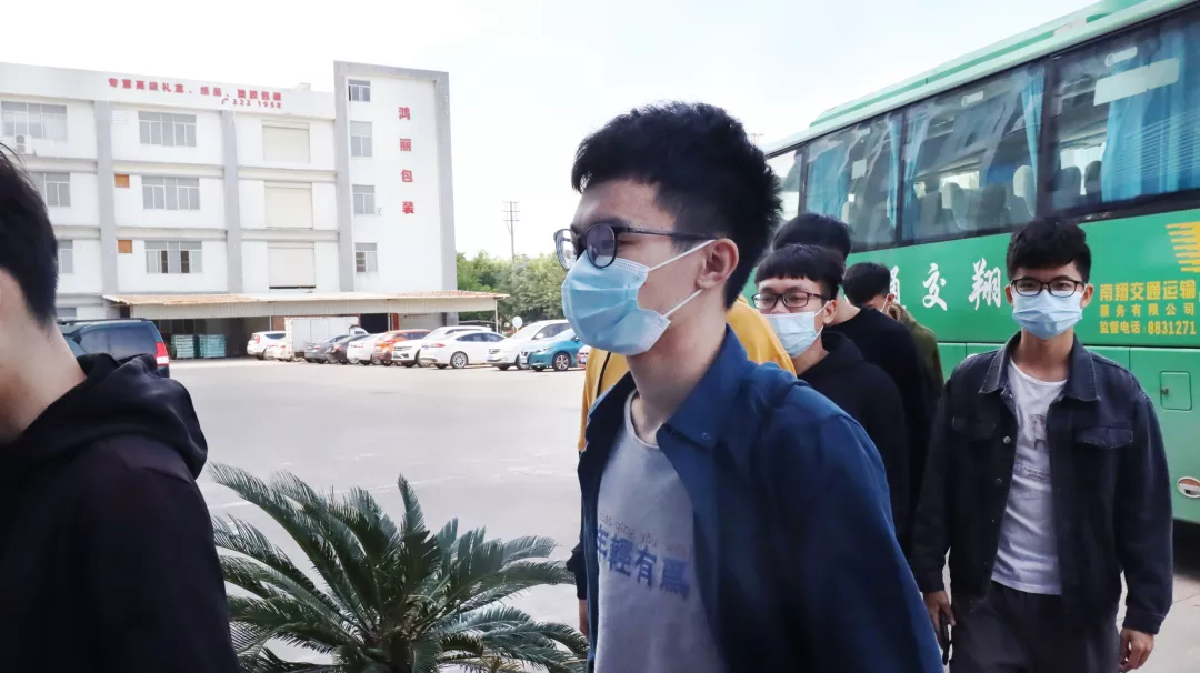 河源職業(yè)技術(shù)學(xué)院高分子材料專業(yè)老師及學(xué)生到傲川科技河源工廠實(shí)地參觀學(xué)習(xí)
