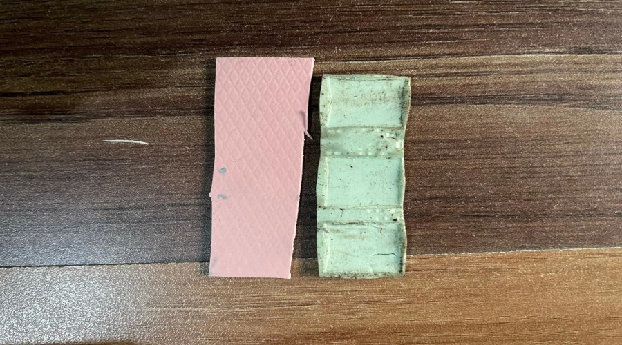 剪下新的導(dǎo)熱墊
