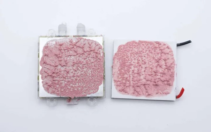 水冷頭與TEC晶片上使用導(dǎo)熱泥